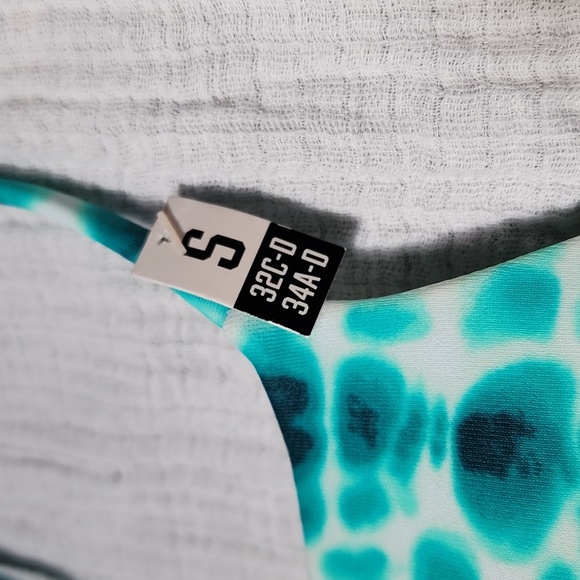 Pink Victoria's Secret Swim Top Size: S - Picture 16 of 16